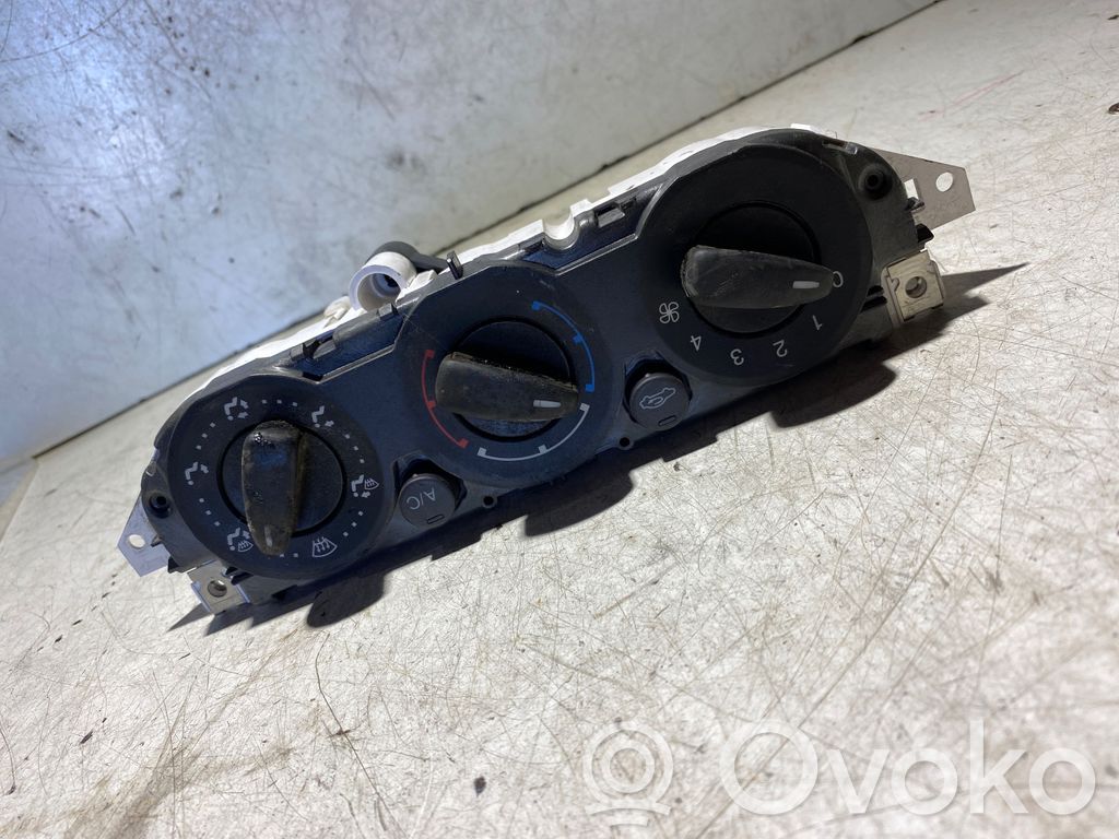 Climate control unit   7M5T19980AA