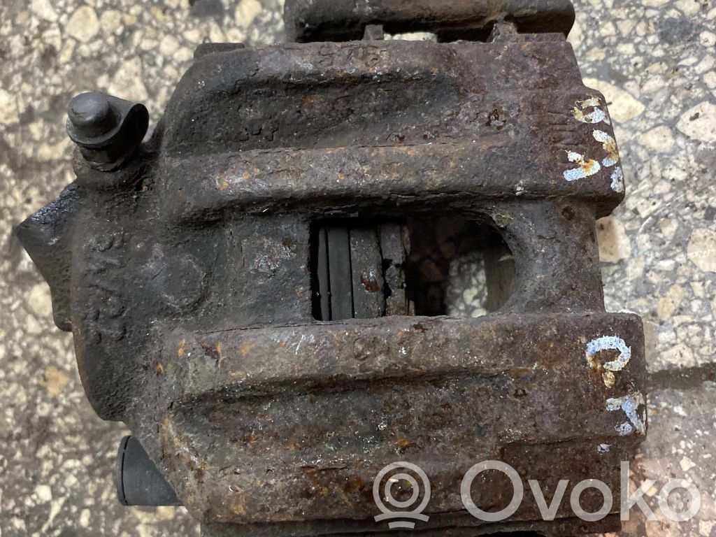 Caliper de freno delantero