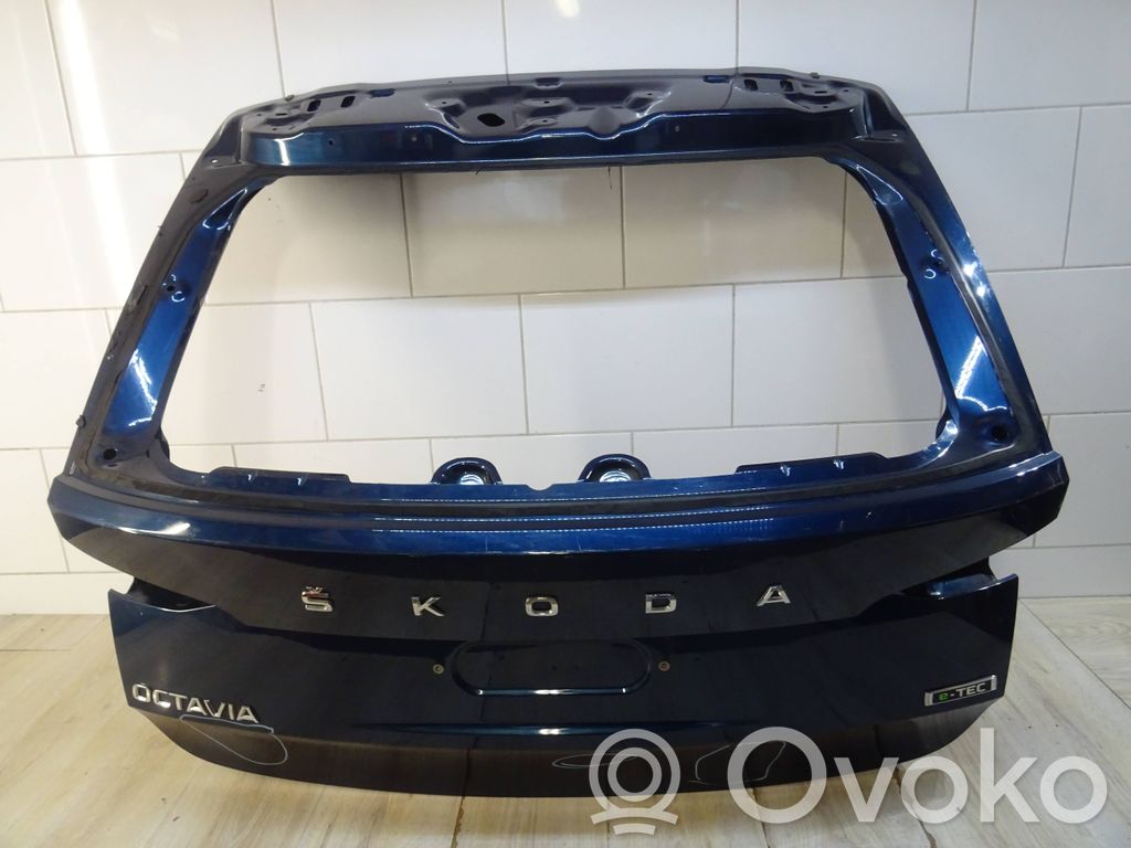 Skoda Octavia Mk4 Takaluukun/tavaratilan kansi 
