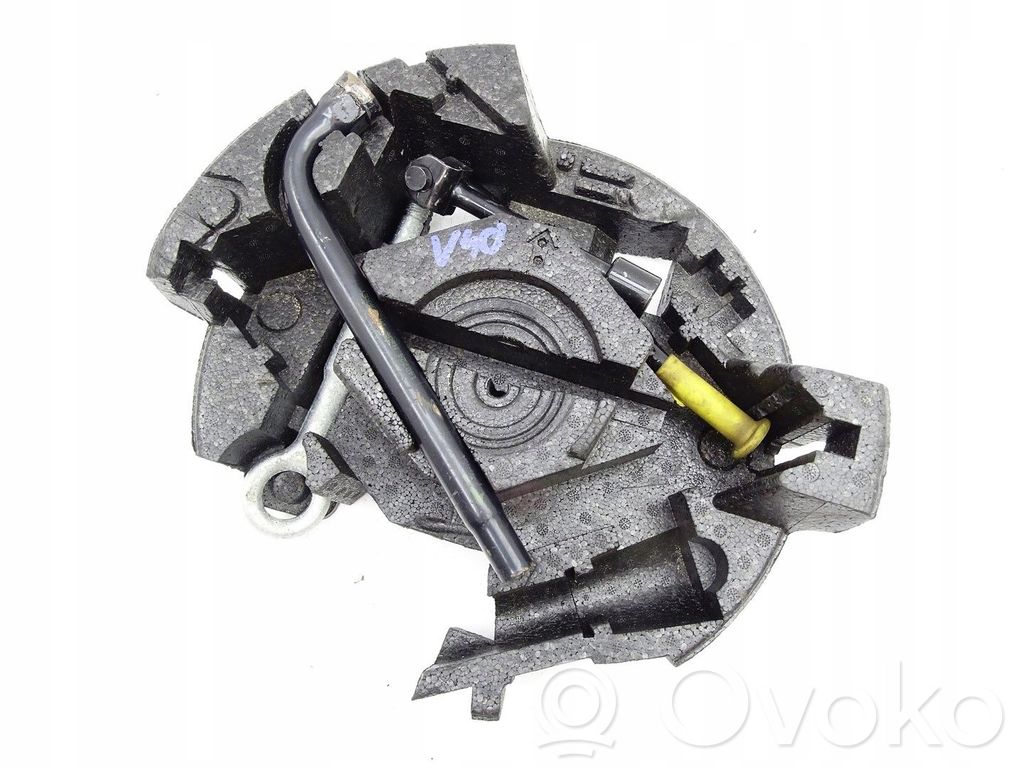 Volvo V40 Spare wheel section trim 