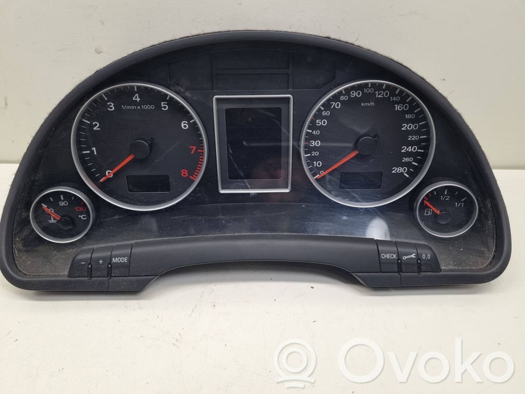 Audi A4 S4 B7 8E 8H Licznik / Prędkościomierz 