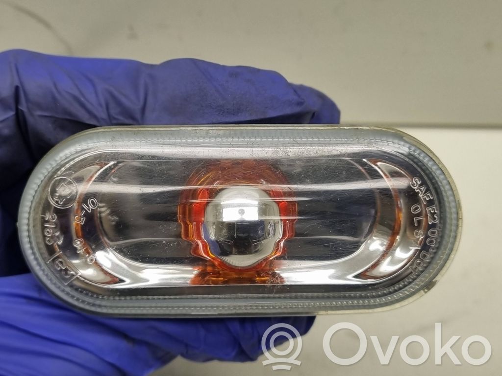 Volkswagen Caddy Etupuskurin suuntavilkku 