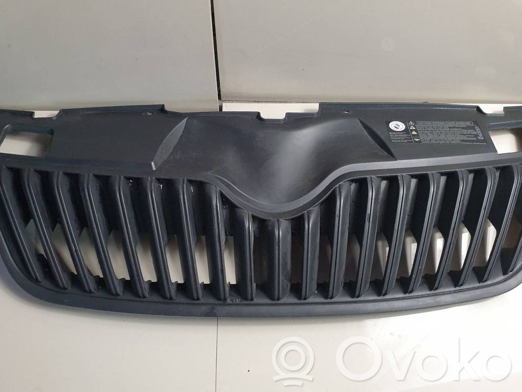 Skoda Fabia Mk2 (5J) Priekšējais režģis 