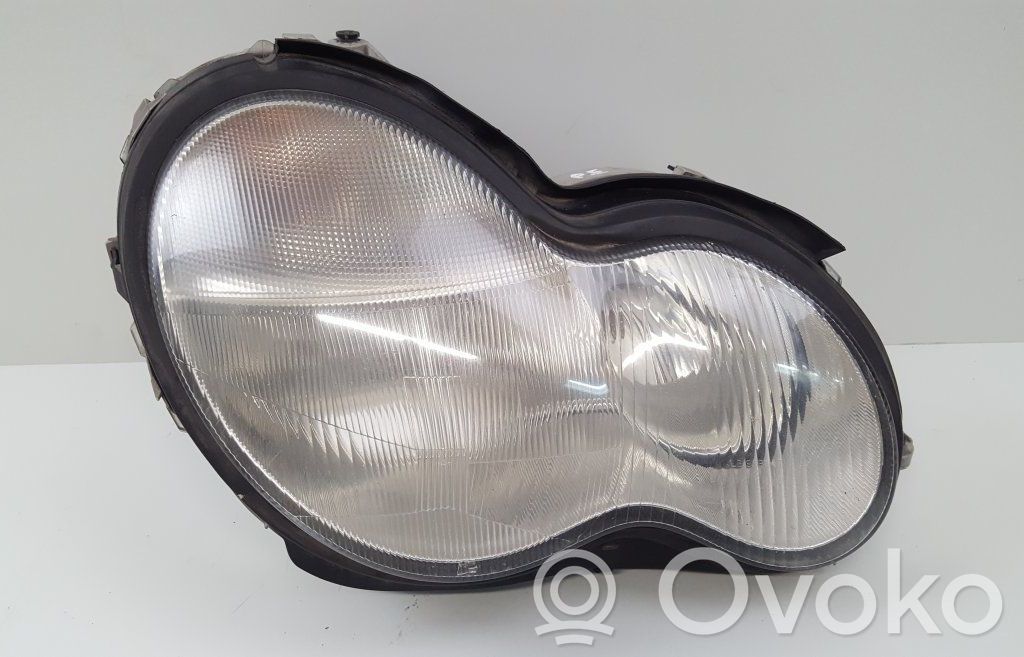 Mercedes-Benz C W203 Lampa przednia 