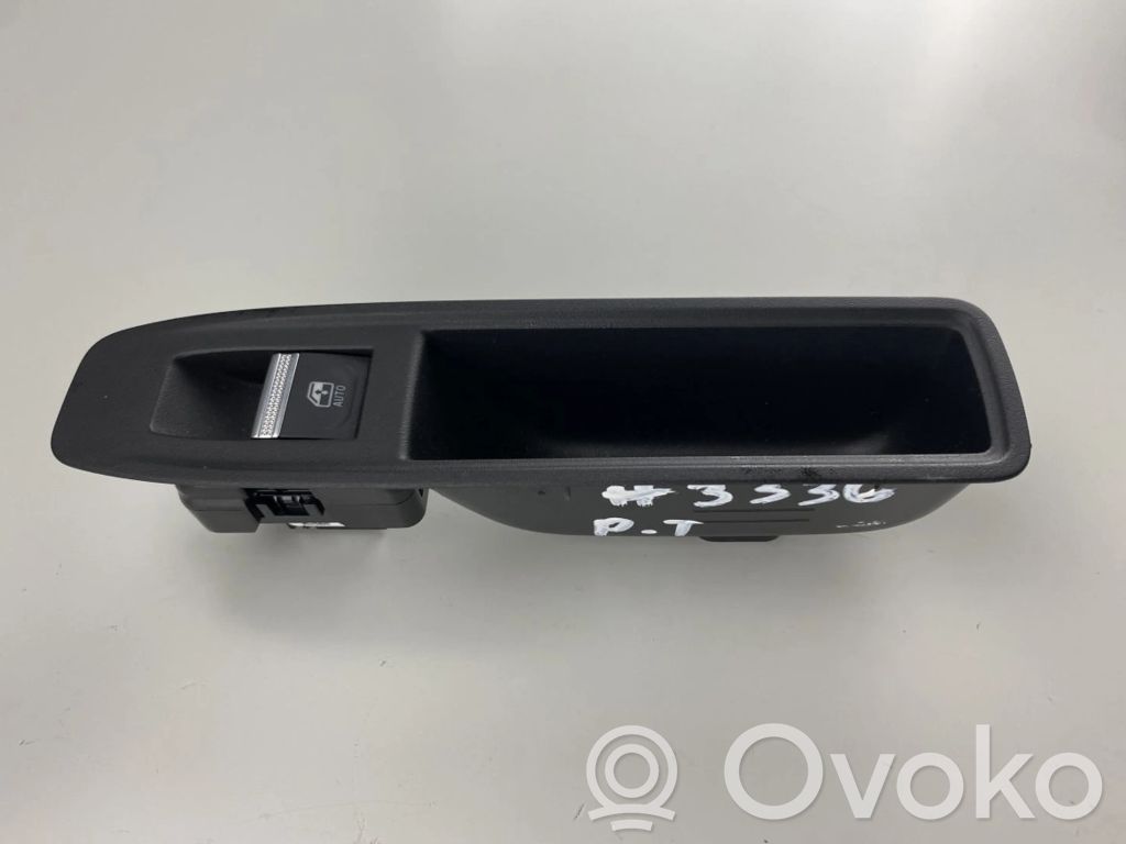 Renault Captur II Electric window control switch 