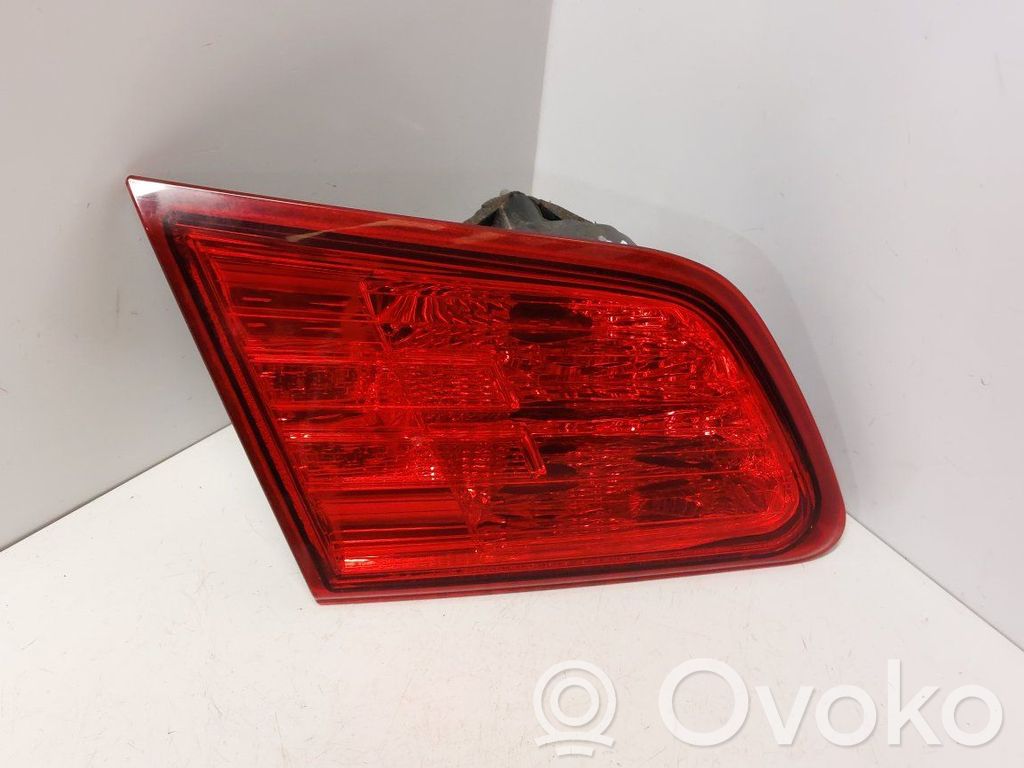 Subaru Legacy Takaluukun takavalot 
