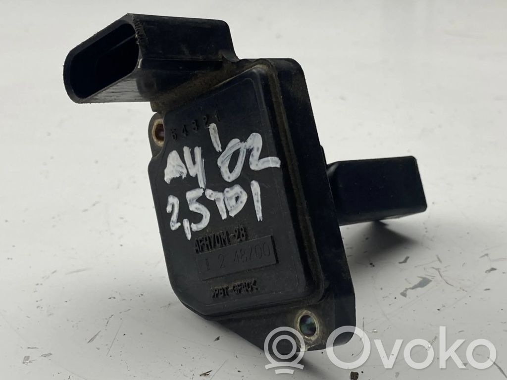 Audi A4 S4 B6 8E 8H Przepływomierz masowy powietrza MAF 