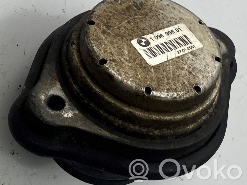 BMW X5 E53 Engine mount bracket 
