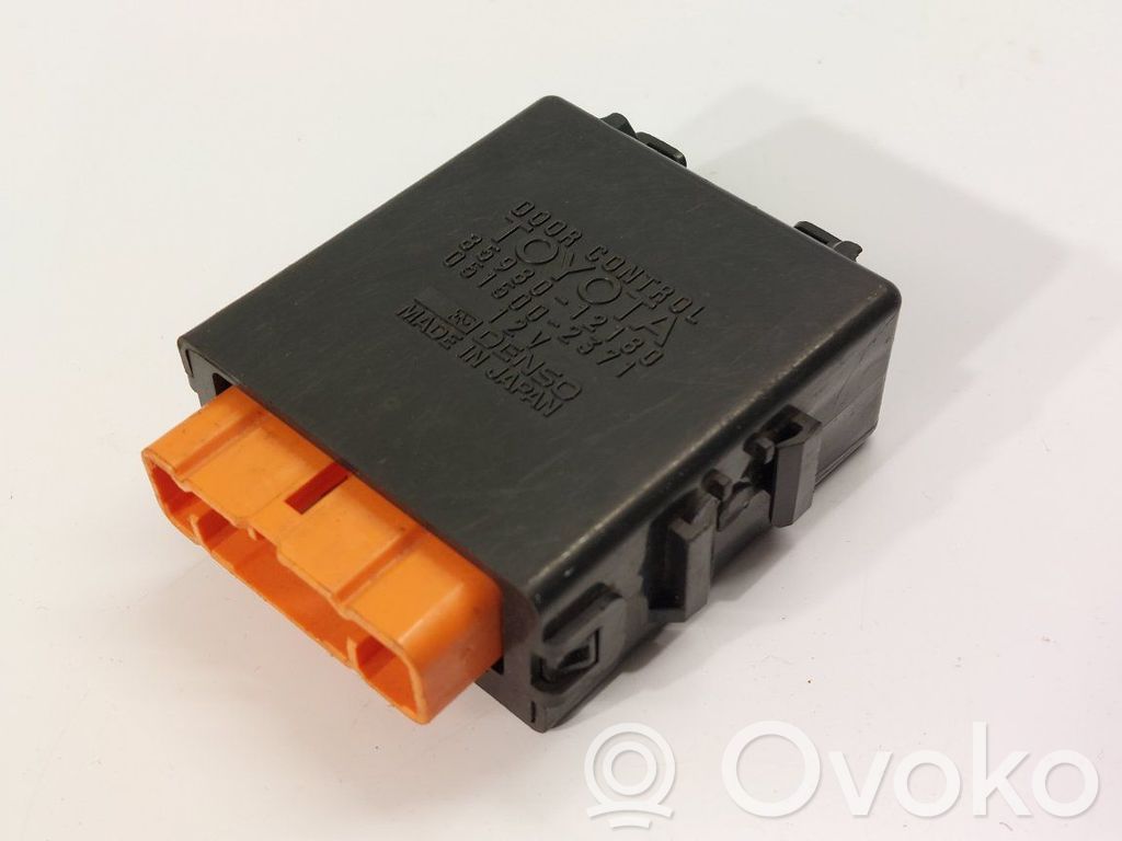 Toyota Corolla E100 Unidad de control/módulo del bloqueo de puertas 