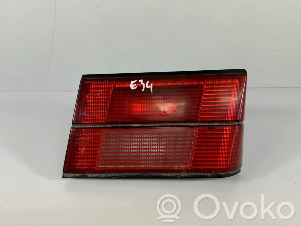 BMW 5 E34 Galinis žibintas dangtyje 