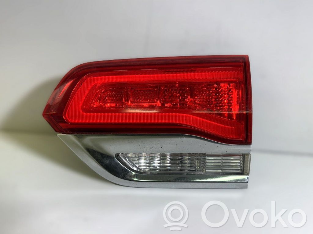 Jeep Grand Cherokee Lampă spate în capacul portbagajului 