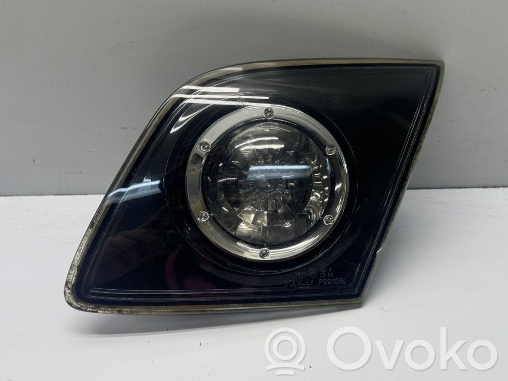 Mazda 3 I Galinis žibintas dangtyje 