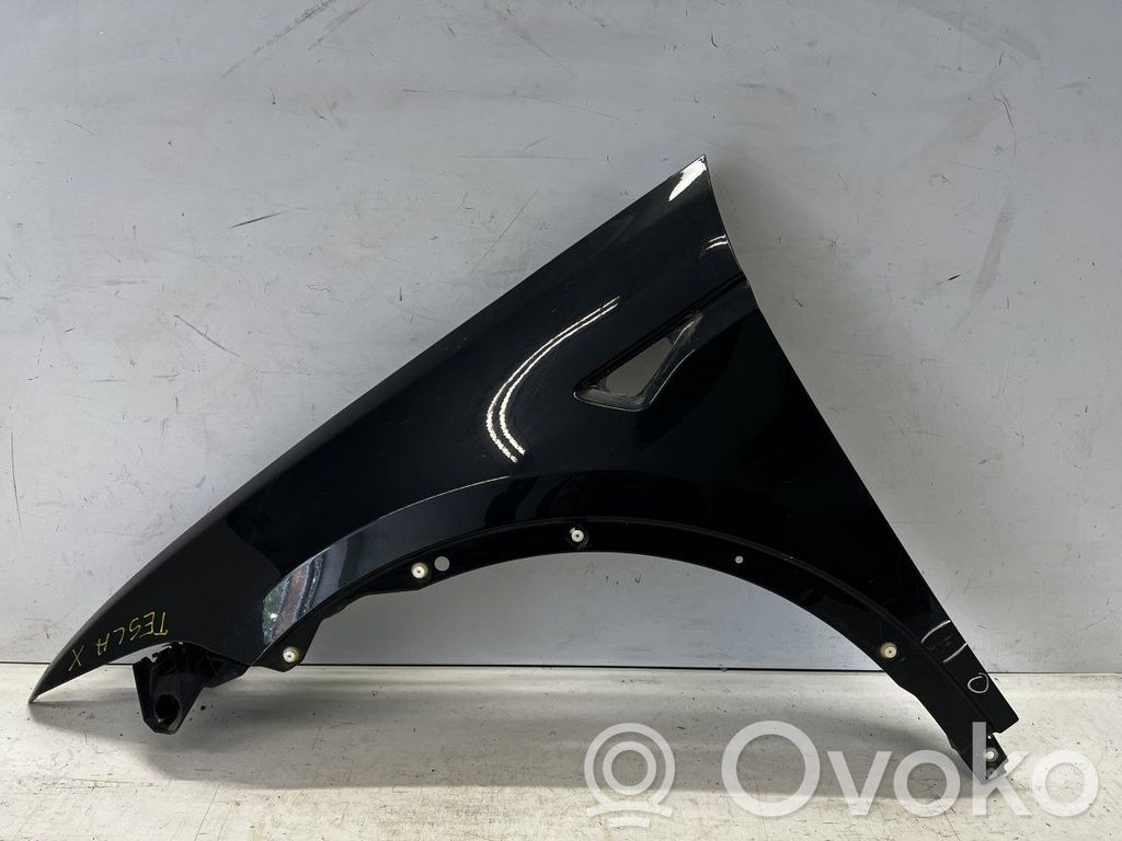 Tesla Model X Sparnas 