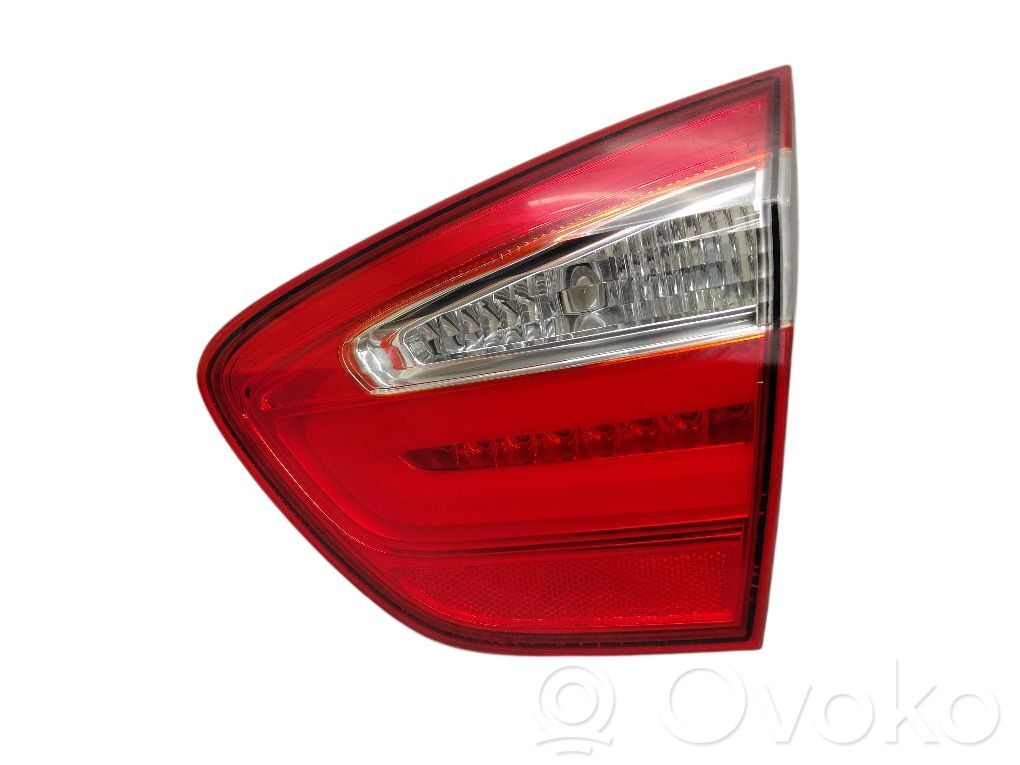 KIA Rio Galinis žibintas dangtyje 