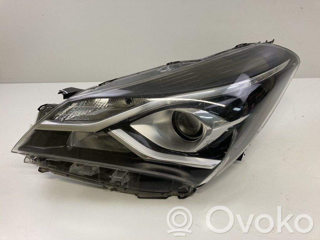 Toyota Yaris Lampa przednia 