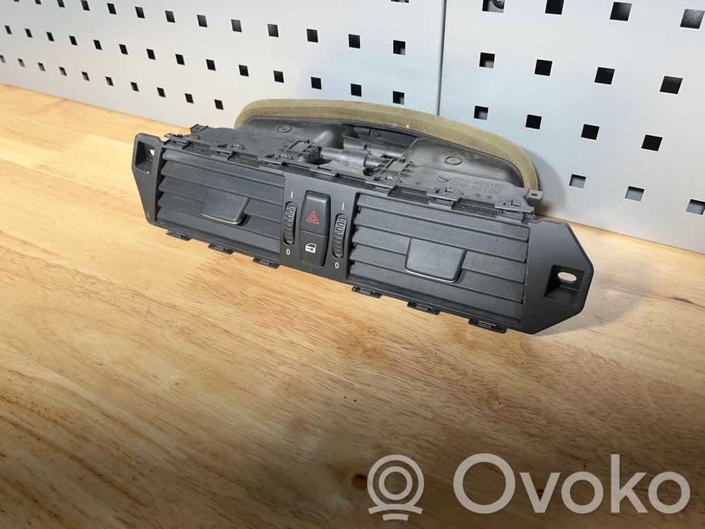 BMW 5 E60 E61 Centrinės oro grotelės 