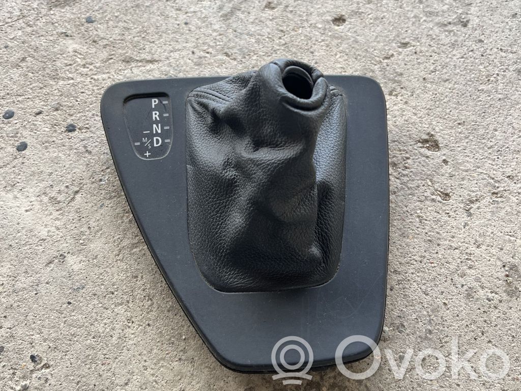 BMW 3 E90 E91 Vaihteenvalitsimen kehys verhoilu muovia 