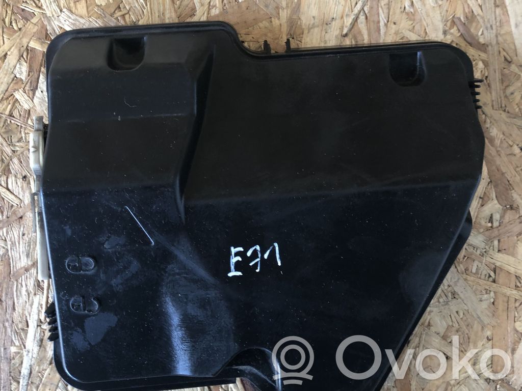 BMW X6 E71 Fuse box cover 