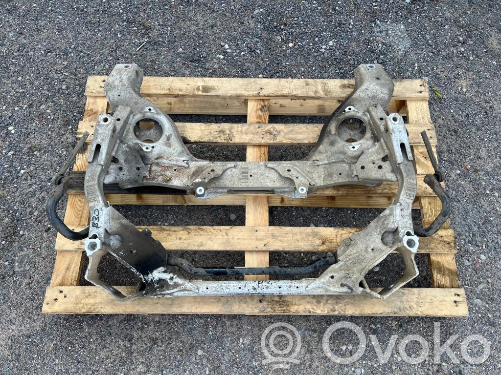 Priekinis traversas   521002175,6771339,464660484