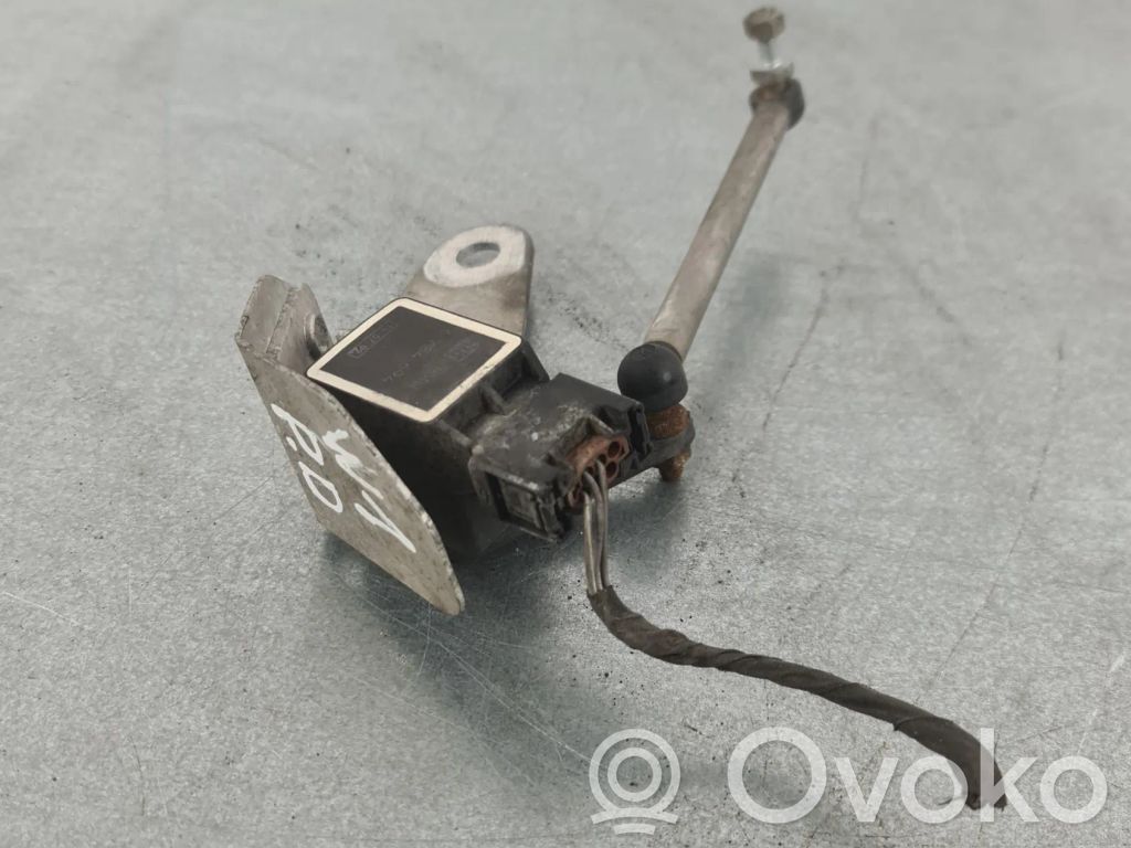 Headlight/headlamp level sensor   6784694,6774595