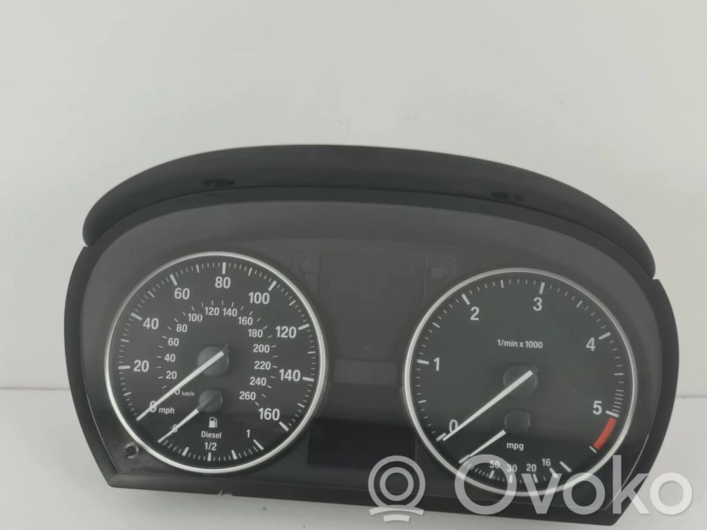 Geschwindigkeitsmesser Cockpit   9283816