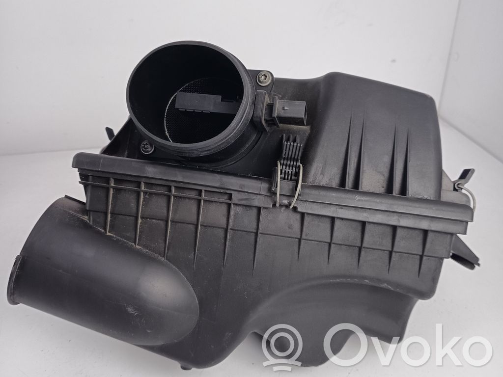 Air filter box   7792416