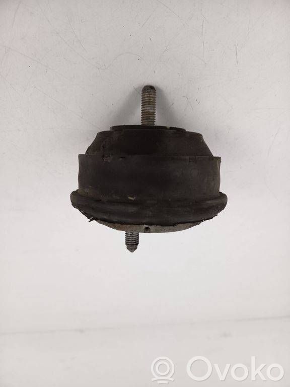 Engine mount bracket   1095444