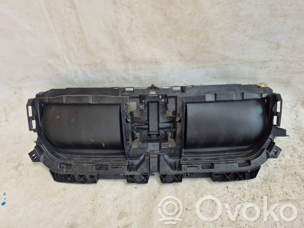 BMW X1 U11 Отделка радиаторов 