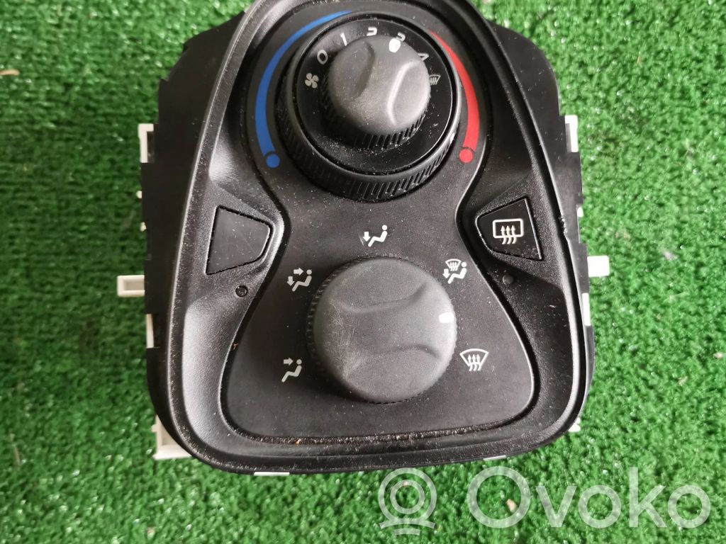 Peugeot 108 Climate control unit 