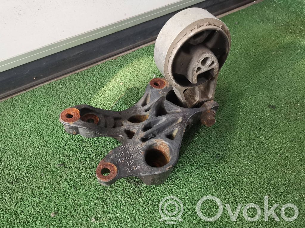 Engine mounting bracket   6780439