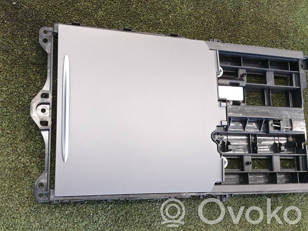 Tesla Model Y Otros elementos de la consola central (túnel) 