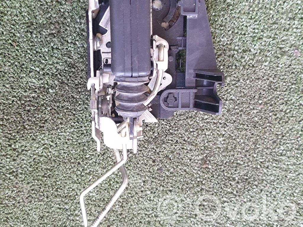 Dacia Sandero Front door lock 