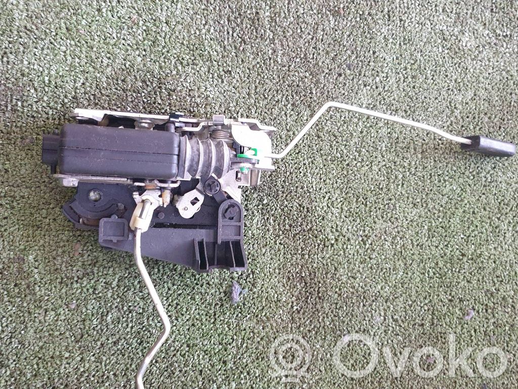 Dacia Sandero Priekšpusē slēdzene 
