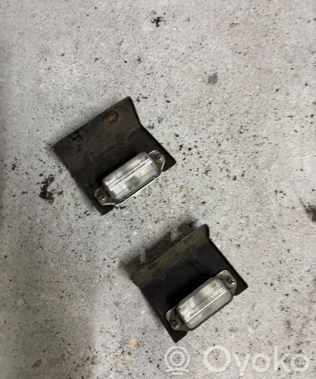 Éclairage de plaque d'immatriculation   MB623967,8341A048