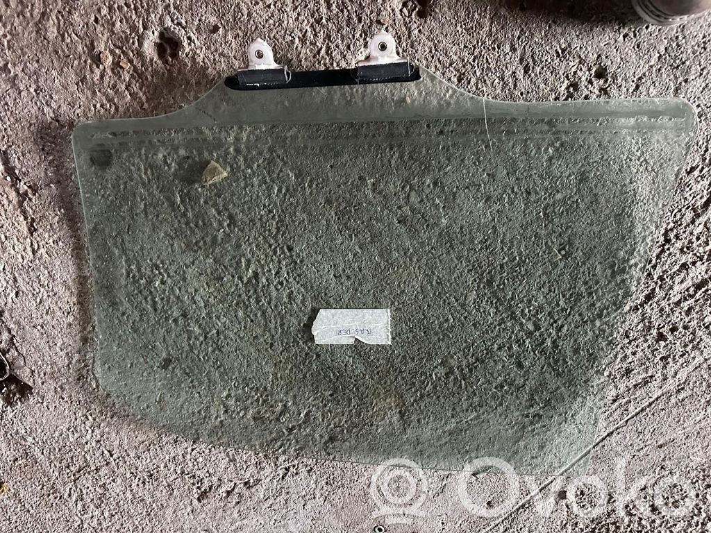 Luna de la puerta trasera   MR525742