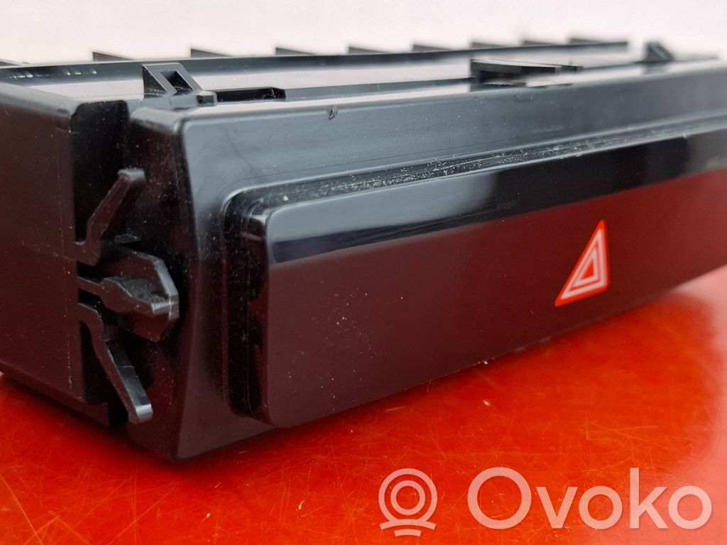 Audi e-tron Hazard light switch 