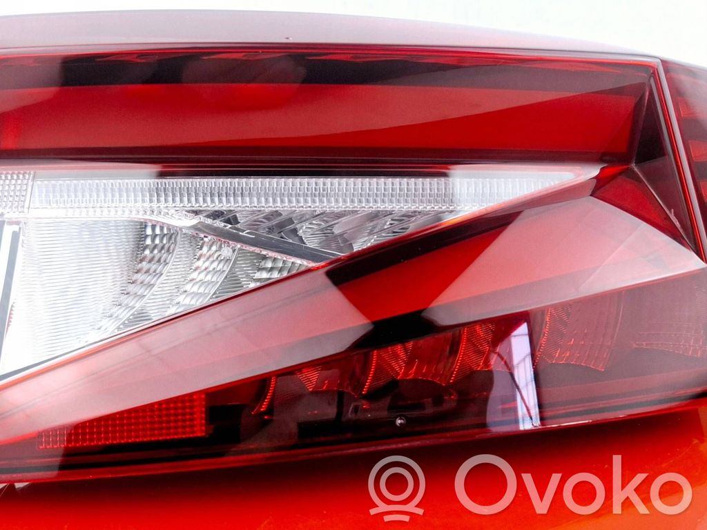 Skoda Enyaq iV Lampă spate în caroserie 
