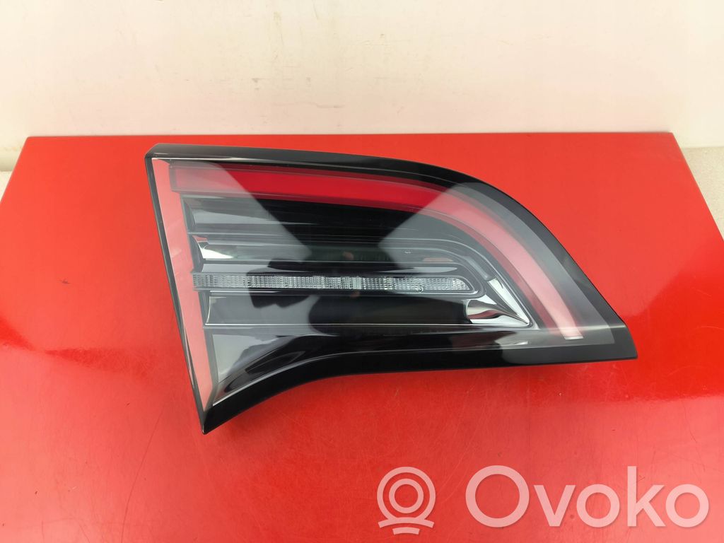 Tesla Model Y Lampă spate în capacul portbagajului 