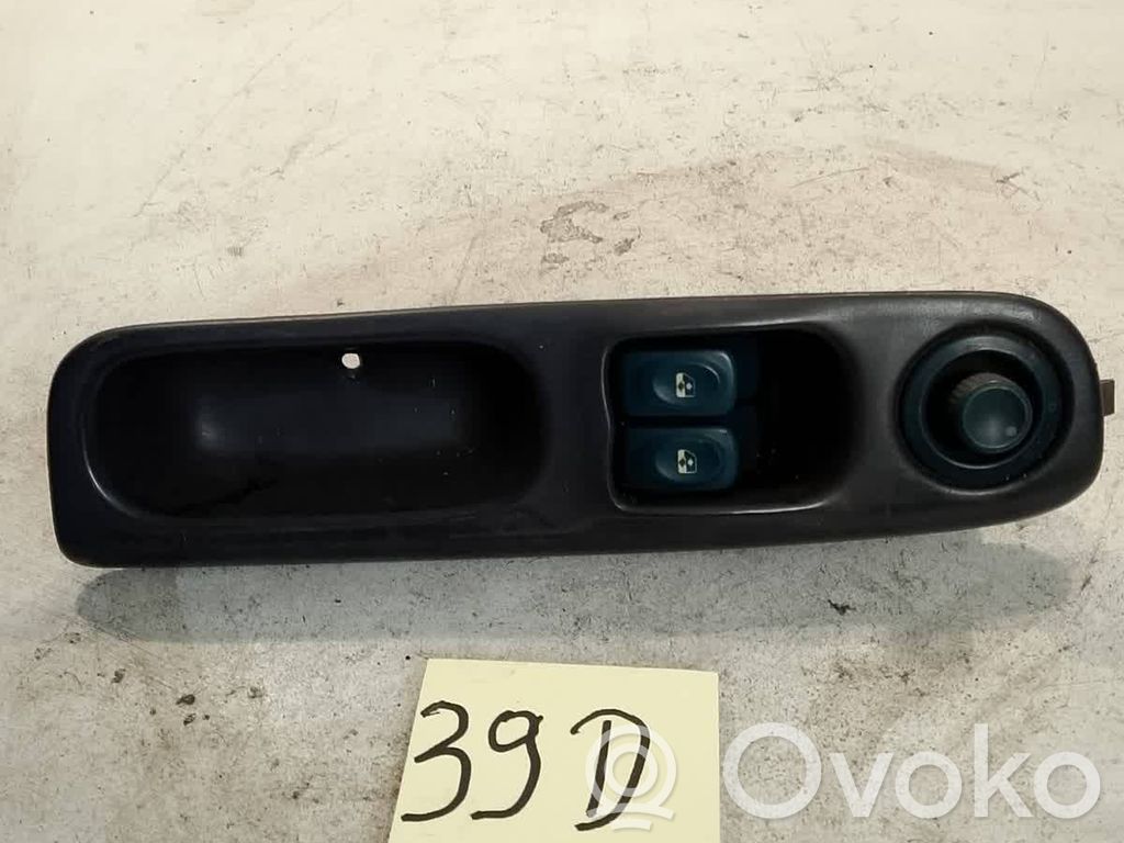 Renault Twingo I Electric window control switch 