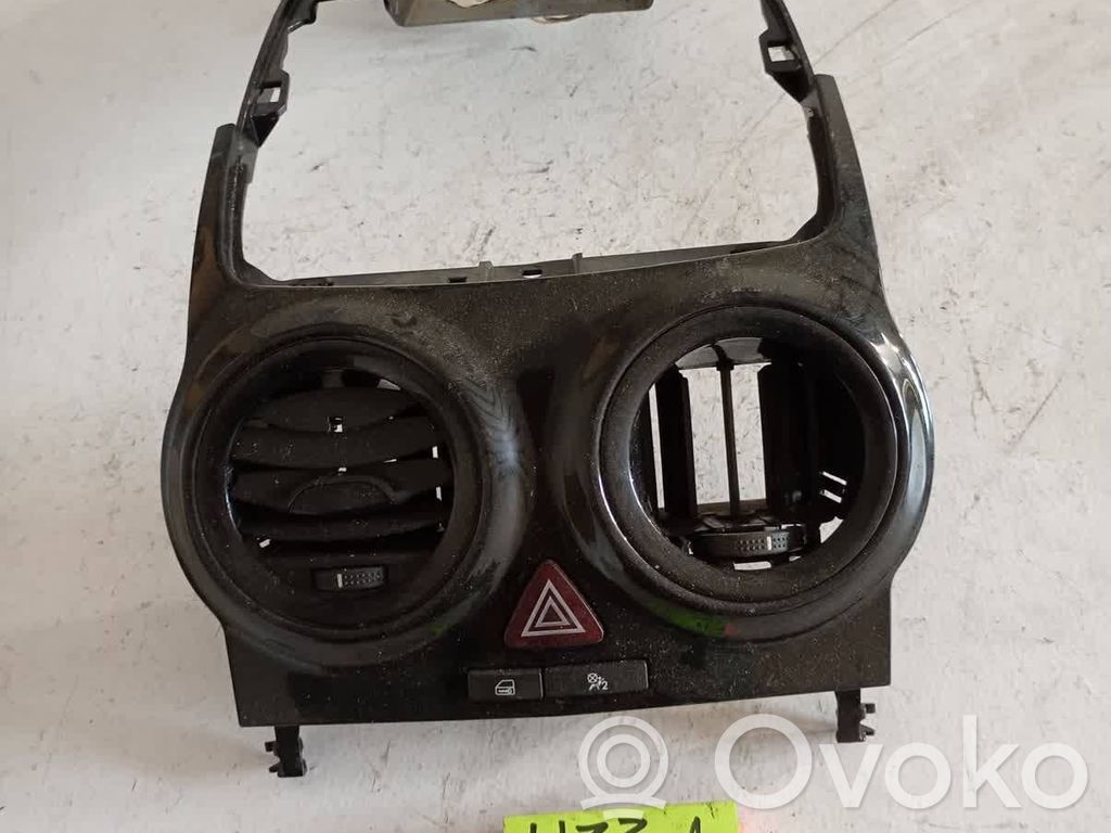 Opel Corsa D Cita veida ārēja detaļa 