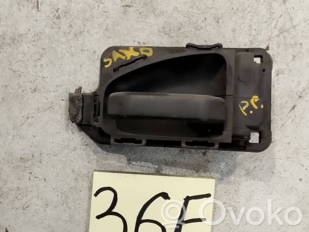 Citroen Saxo Front door interior handle 
