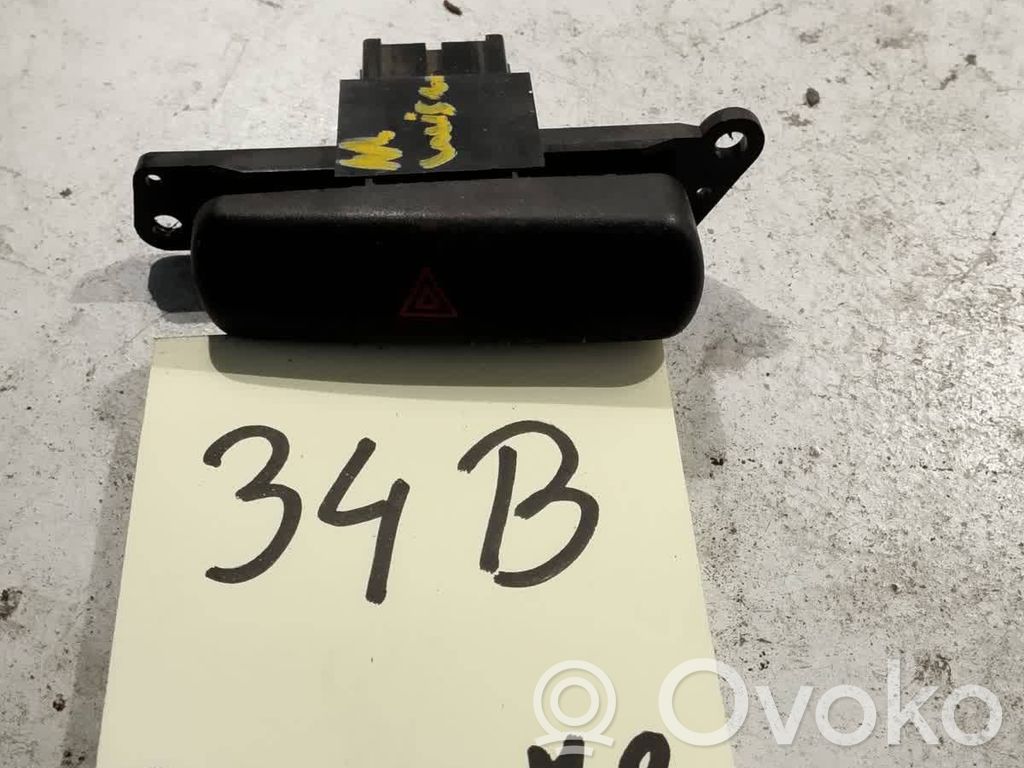 Mitsubishi Carisma Botón interruptor de luz de peligro 