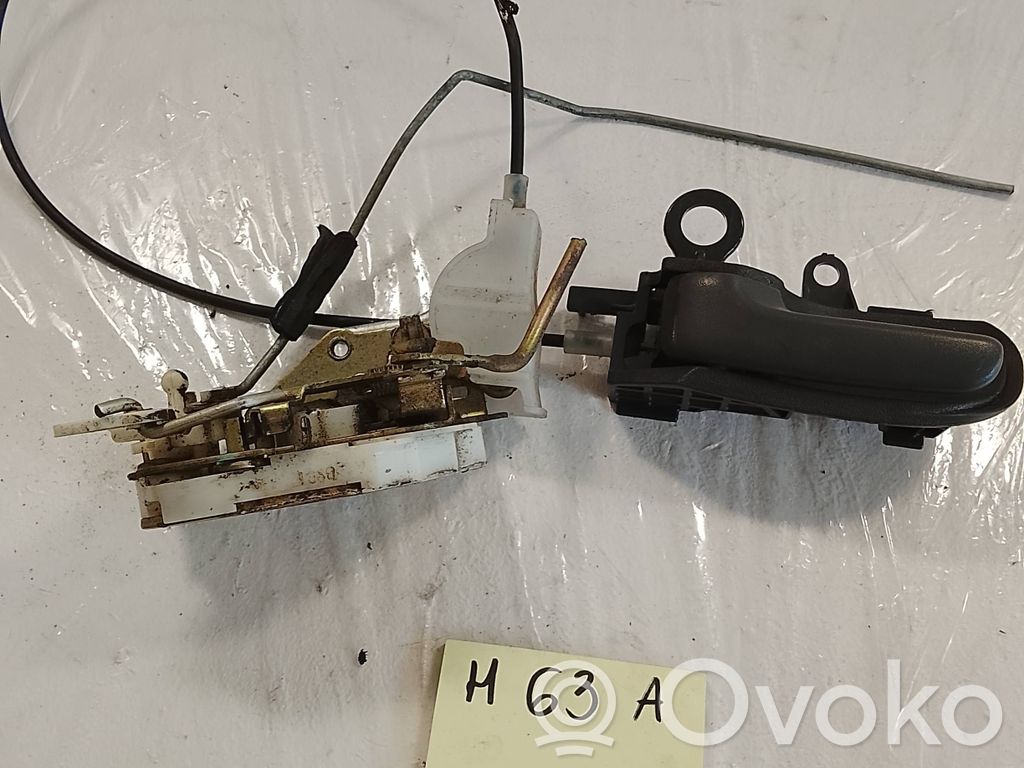 Toyota Yaris Front door lock 