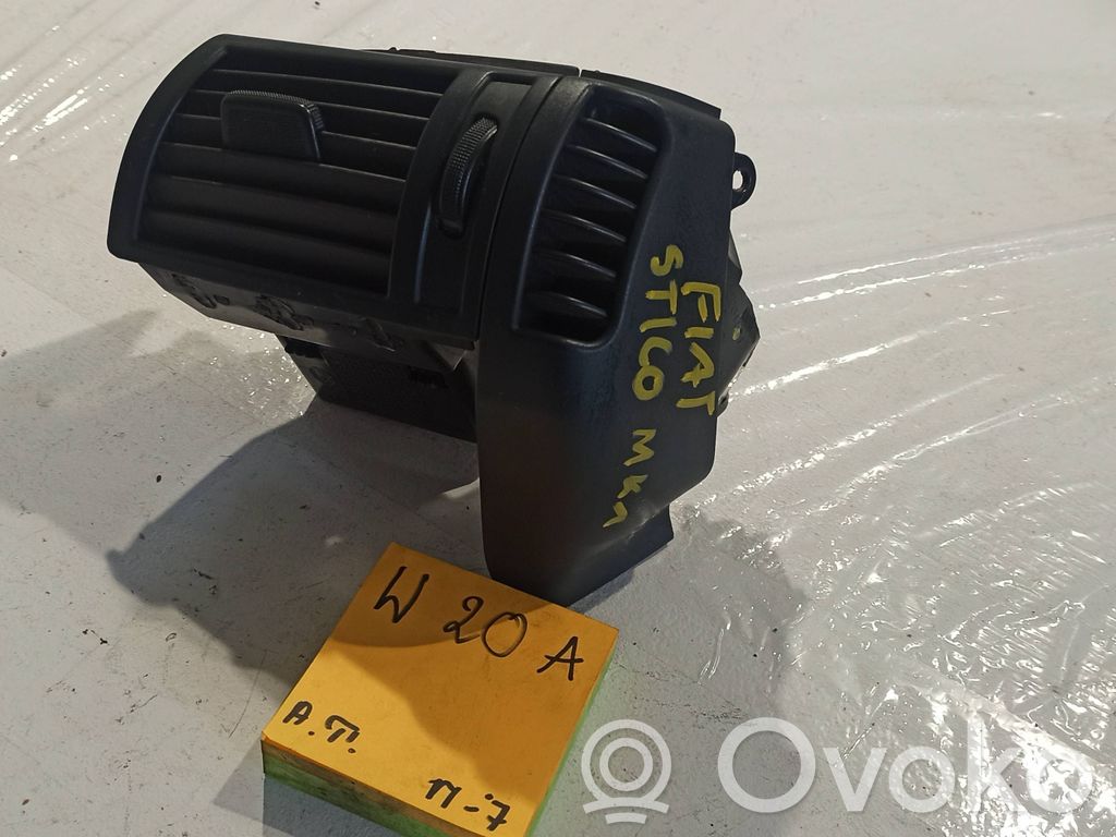 Fiat Stilo Rejilla de ventilación central del panel 