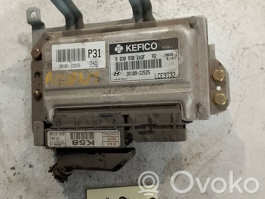 Hyundai Accent Engine control unit/module 