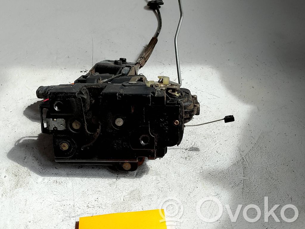 Volkswagen PASSAT B5 Încuietoare ușă față 
