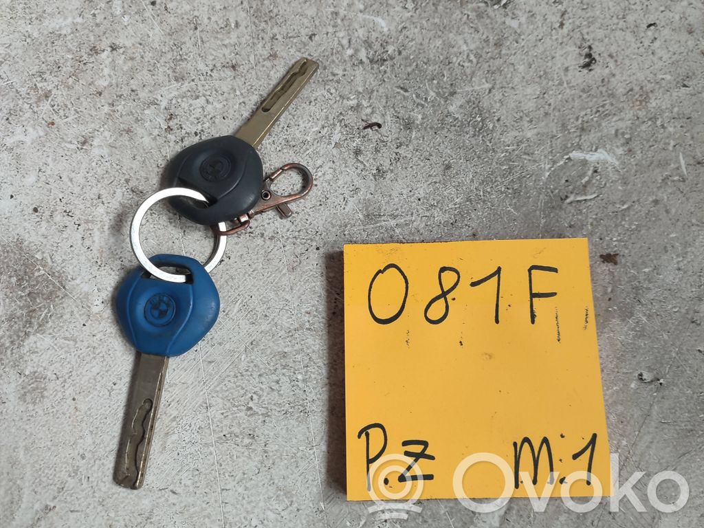Tarjeta/llave de arranque   8374829