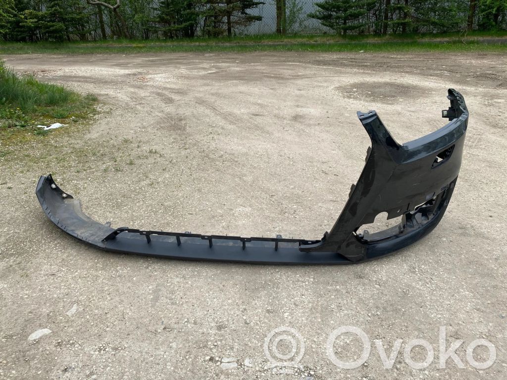 Front bumper   8U0807061