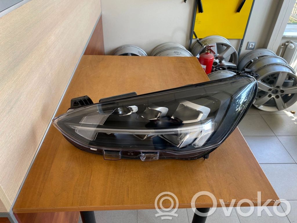 Ford Focus Headlight/headlamp 