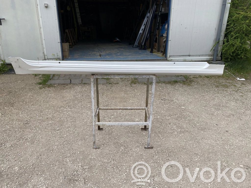 Toyota Corolla E210 E21 Kynnyksen/sivuhelman lista 